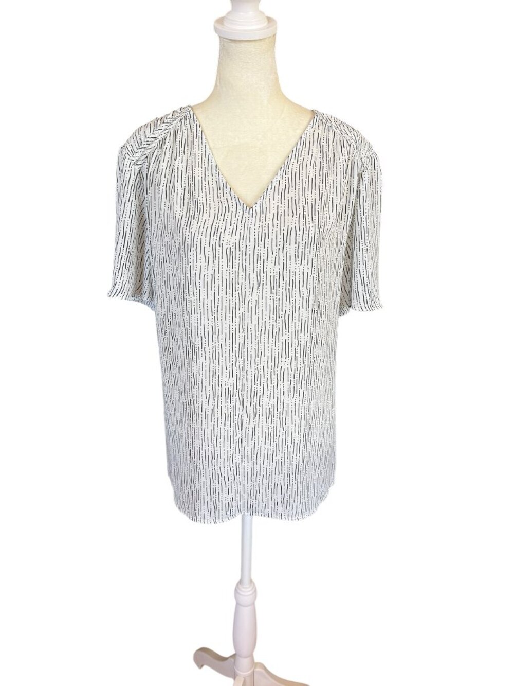 Liz Claiborne white and black short sleeve pullover v-neck blouse women's XL